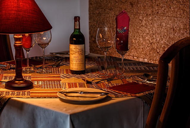 dinner-table-444797_640